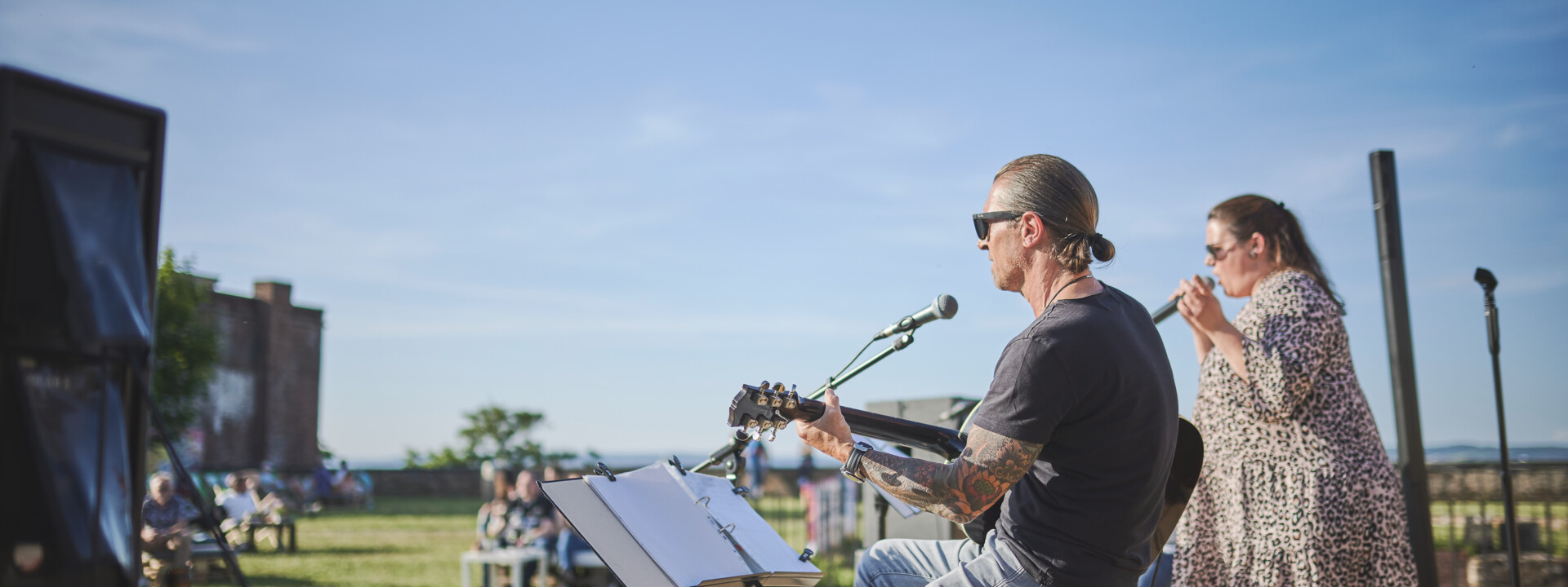 Band Vicky Unplugged spielt auf der Bühne während des Weinfestivals © Koblenz-Touristik GmbH, Picture Colada Band Vicky Unplugged spielt auf der Bühne während des Weinfestivals © Koblenz-Touristik GmbH, Picture Colada