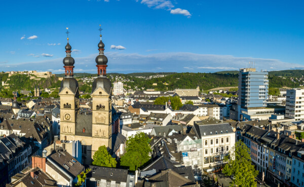 Luftaufnahme der Koblenzer Altstadt mit Liebfrauenkirche im Vordergrund und Florinskirche, Altstadt und Festung Ehrenbreitstein im Hintergrund © Koblenz-Touristik GmbH, Dominik Ketz Luftaufnahme der Koblenzer Altstadt mit Liebfrauenkirche im Vordergrund und Florinskirche, Altstadt und Festung Ehrenbreitstein im Hintergrund © Koblenz-Touristik GmbH, Dominik Ketz